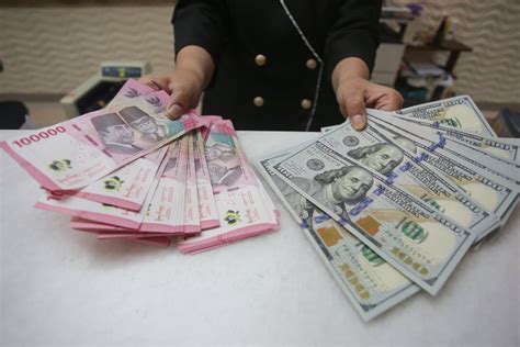 Rupiah Berpotensi Melemah Dibayangi Ketidakpastian Politik Di As