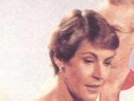 Naked Helen Reddy Added 04 15 2018 By Sina1984