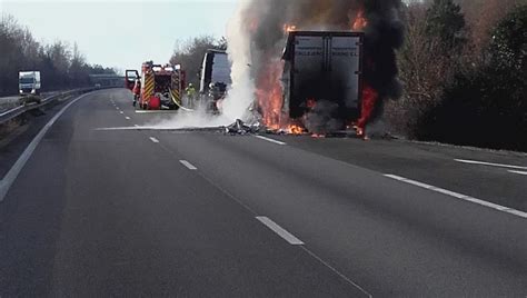 Un Camion Prend Feu Sur L A Dans La Vienne France Bleu