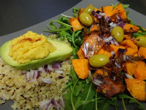 Assiette Complète Et Houmous Maison Fourchettes Et Pinceaux Cuisine Végétarienne Salade