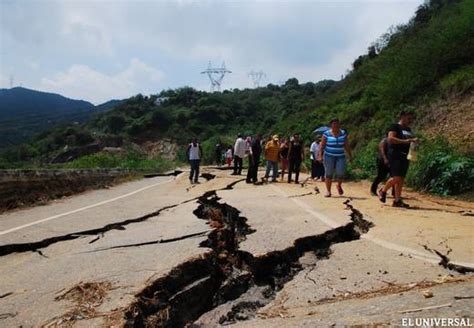 Cuatro años de suplicio llevan habitantes de Carayaca por falla en la vía