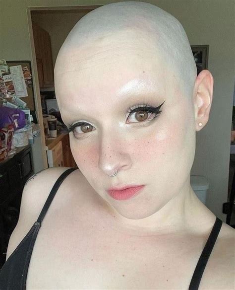 Shaving Eyebrows Off Shave Eyebrows Pixie Cut Bald Head Women