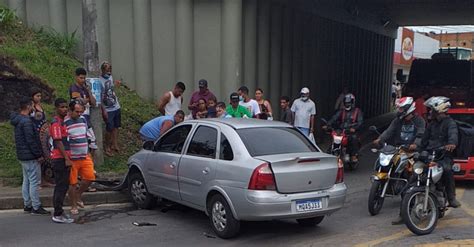 V Deo Carro Colide Em Poste De Viaduto Na Serra E Deixa Uma Pessoa