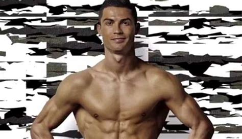 Jadi Bintang Sepakbola Tanpa Tato Ini Alasan Cristiano Ronaldo