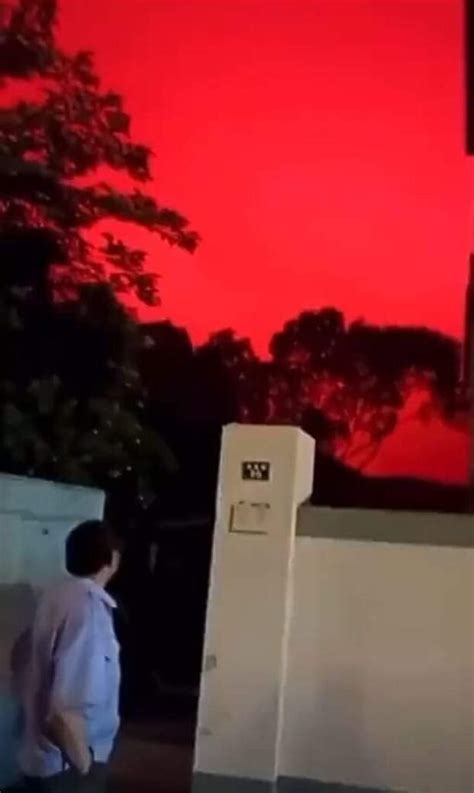 Residents Of A Chinese City Are Terrified When The Sky Turns Blood Red