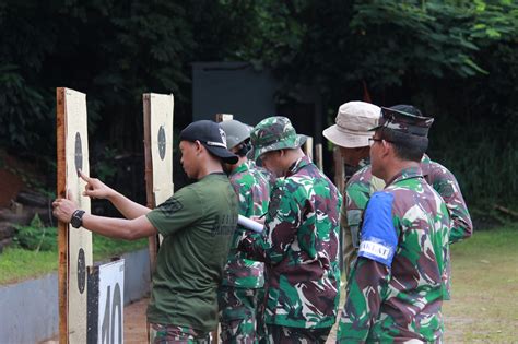 Asah Kemampuan Menembak Prajurit Yonbekpal Marinir Laksanakan