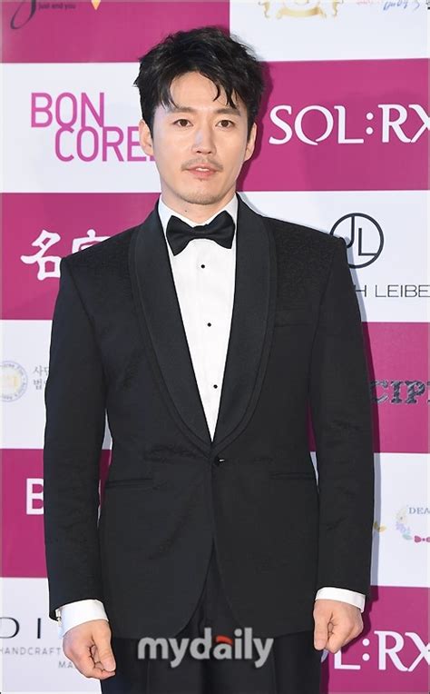 【photo】チャン・ヒョクからキム・ユンジンまで「韓国映画を輝かせたスター賞」授賞式に出席 Kstyle