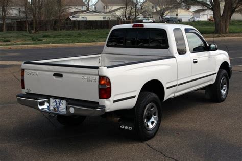 2000 Toyota Tacoma SR5 V6 | Victory Motors of Colorado