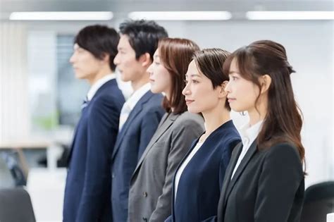 転職初日の挨拶で気をつけることは？入社時の自己紹介や一言スピーチで使える例文 工場求人ワールド By ワールドインテック