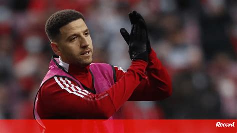 Taarabt Rescinde Su Contrato Con El Benfica Benfica