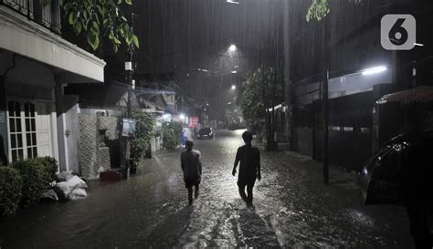 Foto Hujan Deras Ratusan Rumah Di Cipinang Terendam Banjir Foto