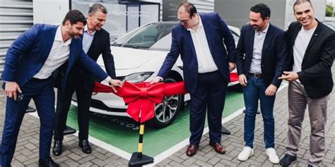 Jaguar Land Rover inaugura primeira estação de recarga de veículos