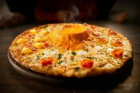 Volcano Pizza (Japan) : r/PizzaCrimes