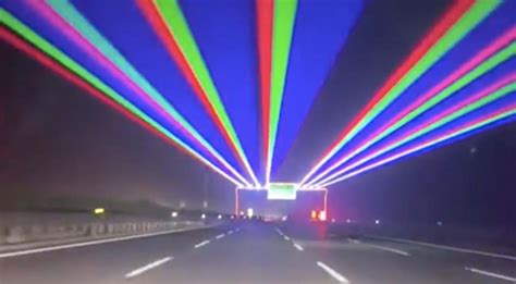 Al Estilo Discoteca En China Utilizan Luces L Ser Para Evitar