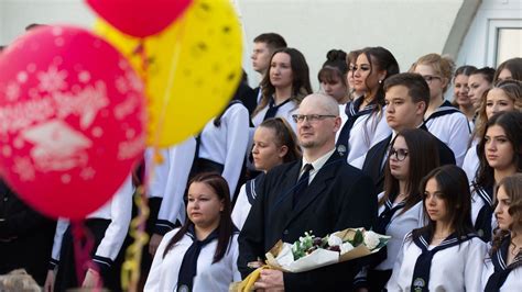 KEMMA Három év után újra hagyományos zászlóátadást tartottak az