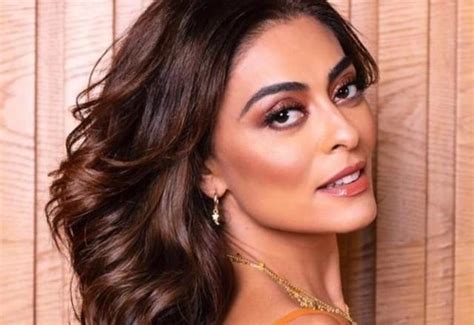 Sbt Tv Em Paris Juliana Paes Arranca Suspiros Ao Posar De Calcinha