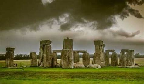 Under Water Stonehenge Found in Lake Michigan