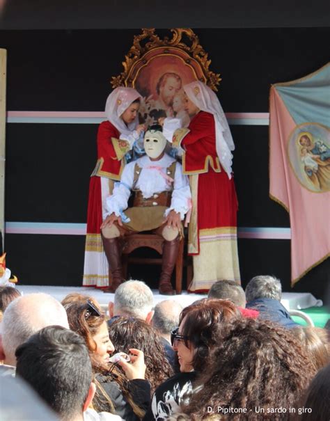 La Vestizione Di Su Componidori Alla Sartiglia Di Oristano Un Sardo