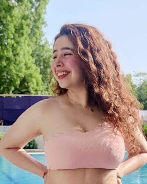 9 Hot Sexy Himanee Bhatia Bikini Pics