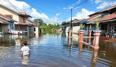 Banjir Rendam 980 Rumah Di Kapuas Hulu Kalbar Okezone News