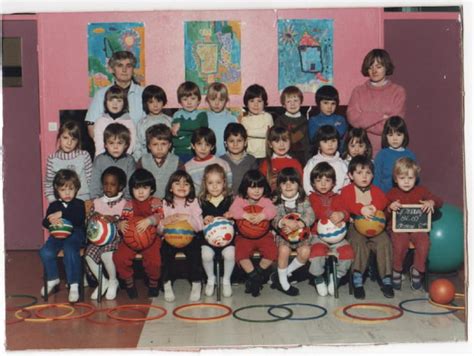 Photo De Classe Moyen Grand De 1984 ECOLE MATERNELLE CHARLES PERRAULT