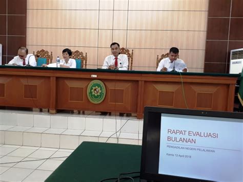 Rapat Evaluasi Bulanan Bulan Maret Dan Pemilihan Role Model