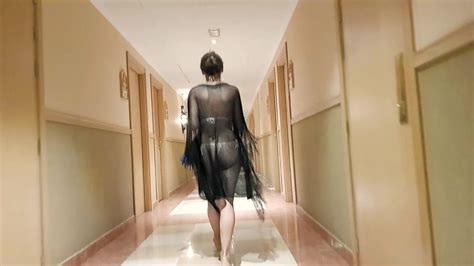 Sexy Blondine Kommt Nur In Einem Bikini Im Hotel An XHamster