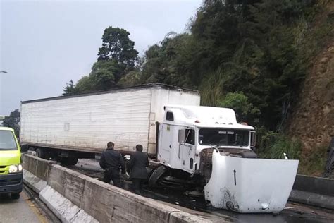 Trailer Provoca Aparatoso Accidente Y Paraliza Ruta A El Salvador