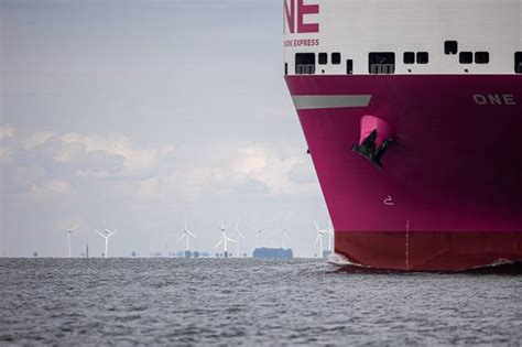 Hamburg Containerschiff One Innovation Auf D IMAGO