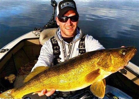 Finding Late Fall Walleye Northern Ontario Travel