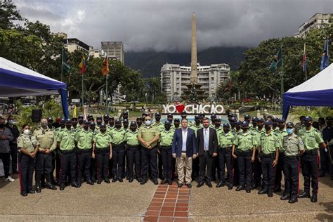 41 nuevos oficiales de la XXX Promoción de la Policía Municipal de