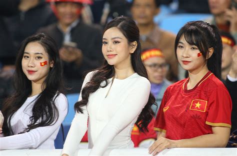 Dàn hot girl nóng cùng World Cup đổ bộ sân Mỹ Đình