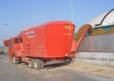 Tiger Vertical Self Propelled Two Augers Mixing Wagon With Tiller