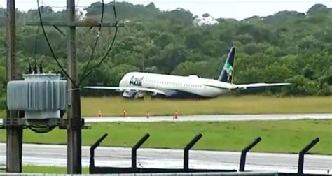 Avião sai da pista durante pouso em aeroporto de Salvador