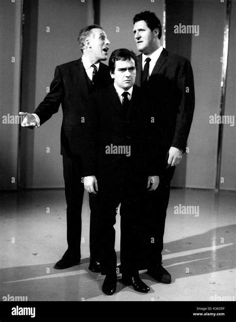 THE BRUCE FORSYTH SHOW BRUCE FORSYTH, DUDLEY MOORE, TOMMY COOPER Stock Photo - Alamy