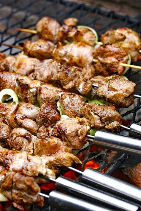 Barbacoa Con La Carne Asada A La Parilla Deliciosa En Parrilla Imagen