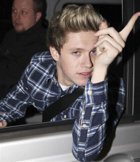 Niall Horan Is It Just Me Or Does He Look Drunk I Dont Even Care If He Is Or Not One