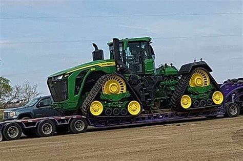 Gespot: prototype John Deere giga kniktrekker - Trekker