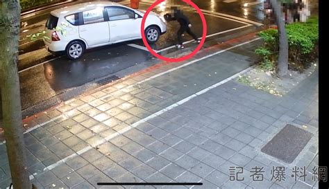 K車片不爽被逼車 騎士怒火中燒 超派竟拿安全帽砸車 Enn台灣電報