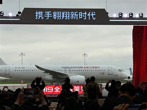 期待！c919首架机将在上海虹桥机场“过水门”