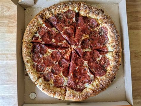 Review: Little Caesars - Pepperoni & Cheese Stuffed Crust Pizza