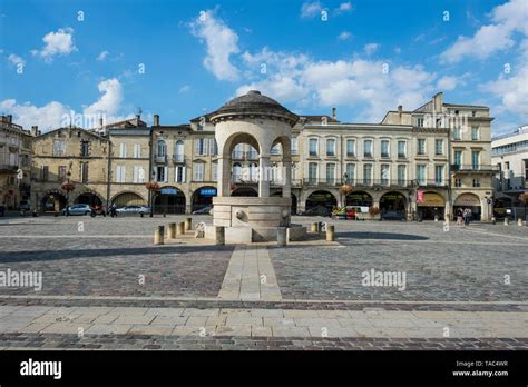 Libourne france market hi-res stock photography and images - Alamy