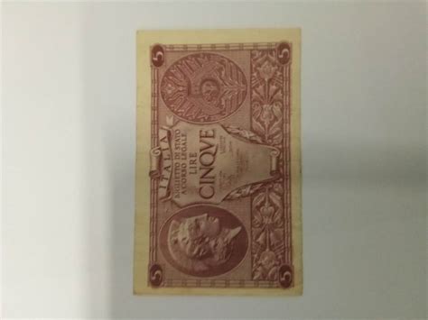 Banconota Da Lire Cinque Del Vintage Milano