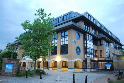 Horsham Council Offices © N Chadwick Cc By Sa20 Geograph Britain