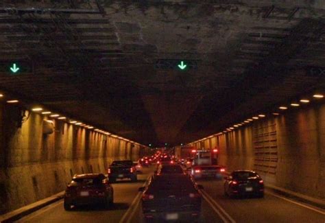 Les travaux du tunnel Louis Hippolyte La Fontaine à larrêt