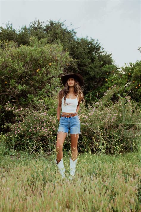 Coastal Cowgirl Aesthetic Photoshoot Outfit Inspo Country Outfits