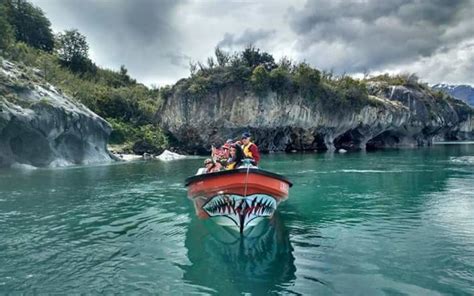 Navegación Capillas de Mármol y Cavernas de Puerto Sanchez en Lancha