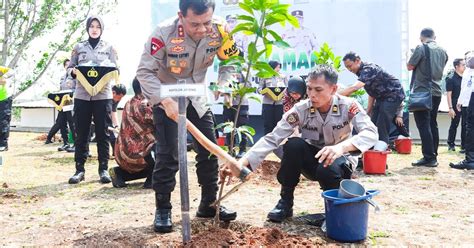 Polda Jateng Tanam Puluhan Ribu Pohon Serentak Mendukung Program