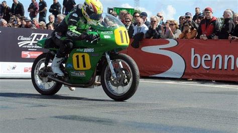 Isle Of Man Classic TT Ian Lougher Triumphs In 500cc Race BBC Sport