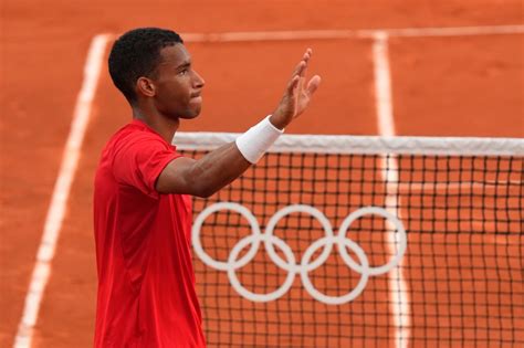 Félix Auger Aliassime Simpose Dans Un Match éprouvant Pour Atteindre